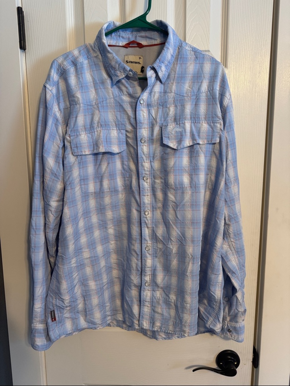 Beautiful SIMMS brand men’s fishing shirt size Large.